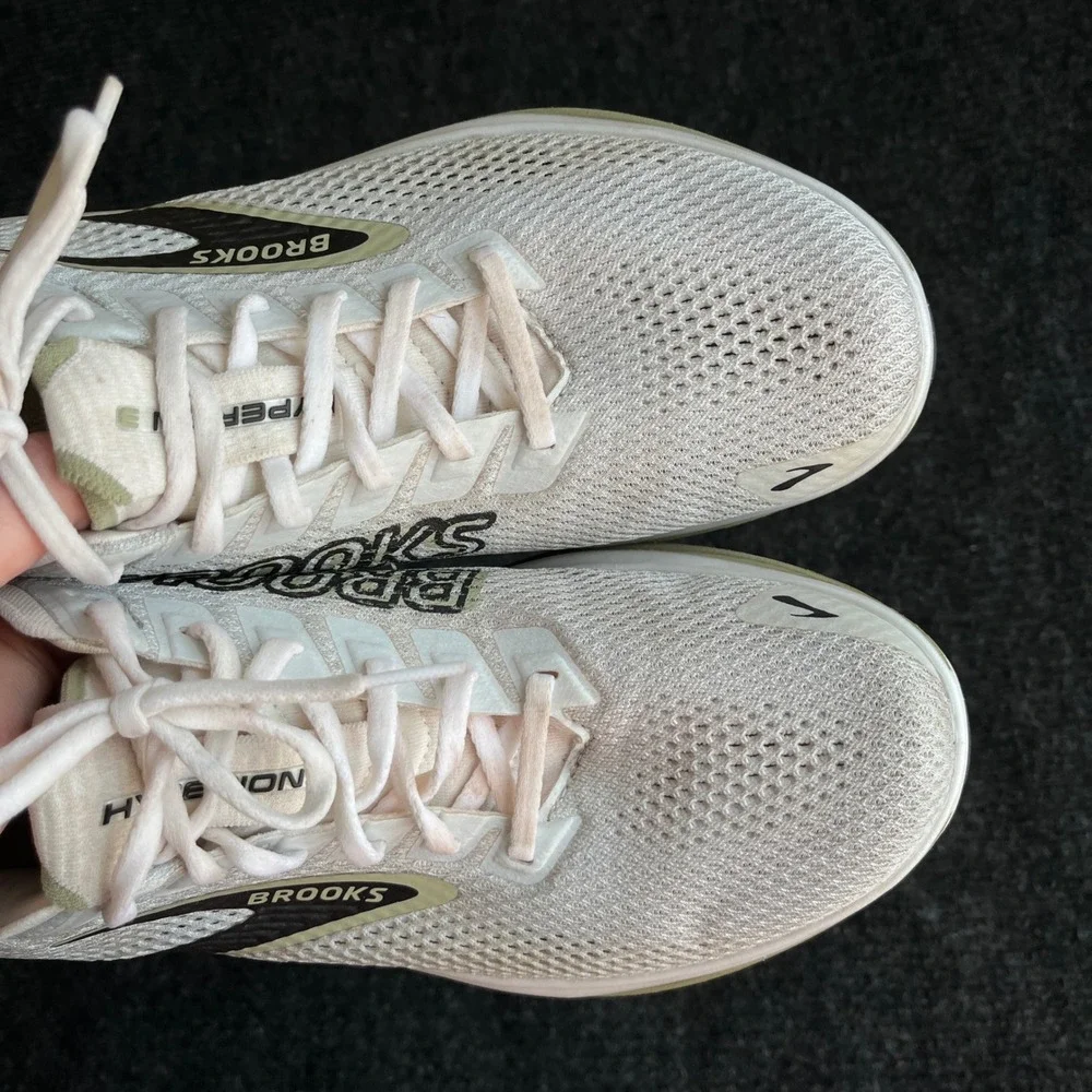 Brooks Hyperion Max Men Running Shoes White Green 1104651D139 Size 10.5 athletic